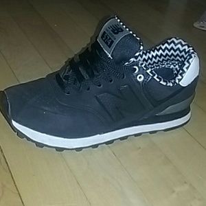Womens New Balance athletic shoes sz 6